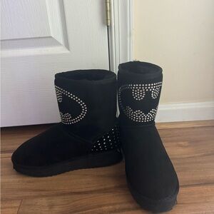 Batman uggs x dollskill